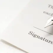 Contract-klein-1 Contracten van zorgprofessionals met gemeenten schendt privacy van kinderen